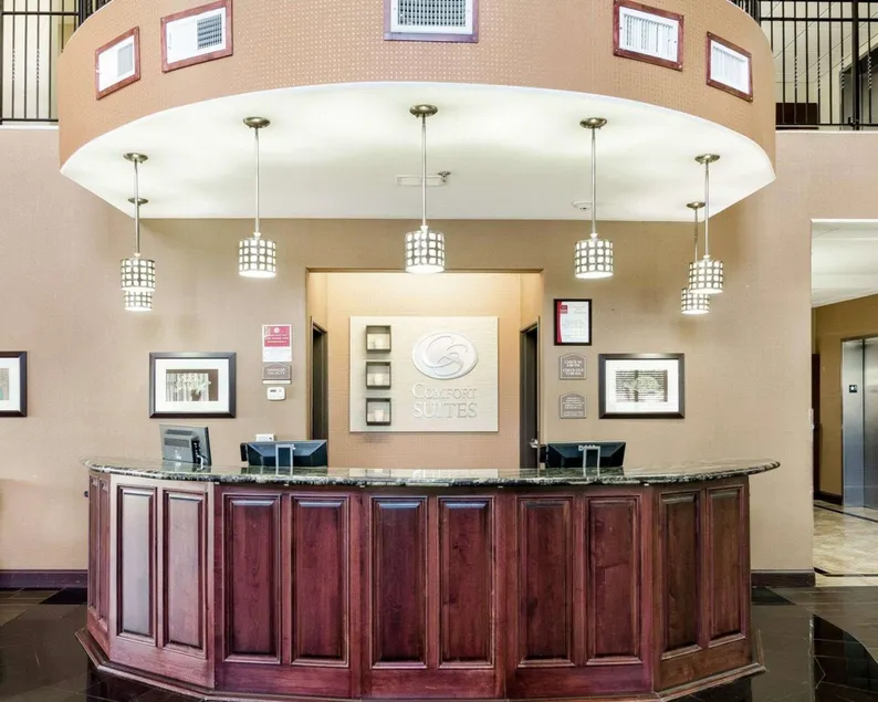 Comfort Suites Topeka Northwest - Image 1