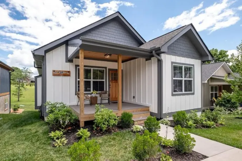 Walkable Downtown 5BR - Hot Tub and Resort Access - Image 1