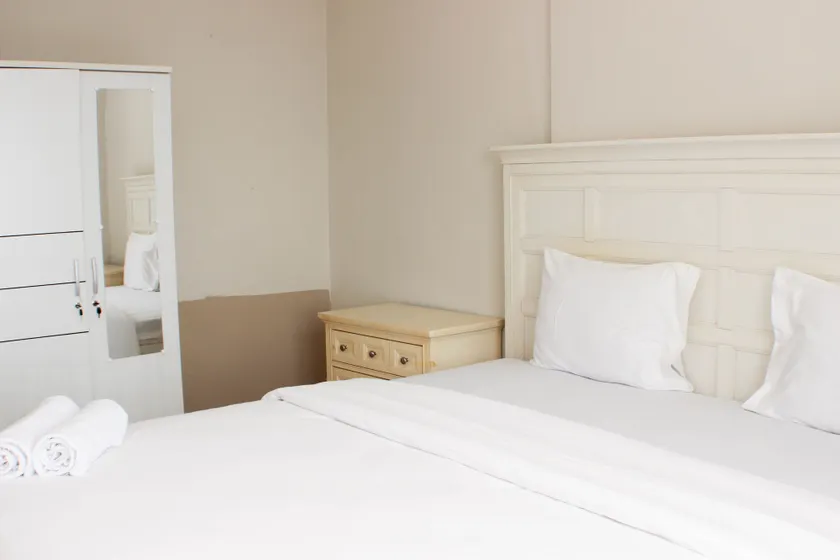 Comfort And Warm 2Br At Marina Ancol Apartment - Værelse
