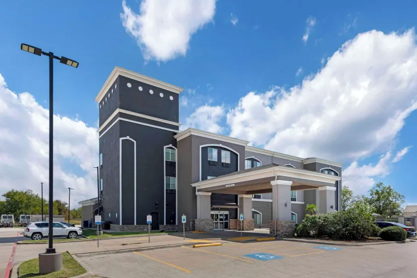 Quality Inn & Suites Groesbeck North - Image 1