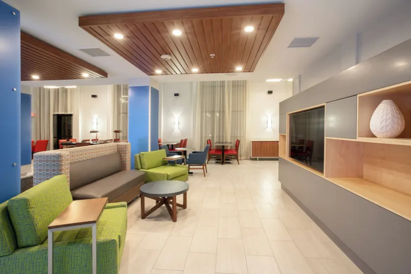 Holiday Inn Express & Suites Phoenix Glendale Dist by IHG - Image 1
