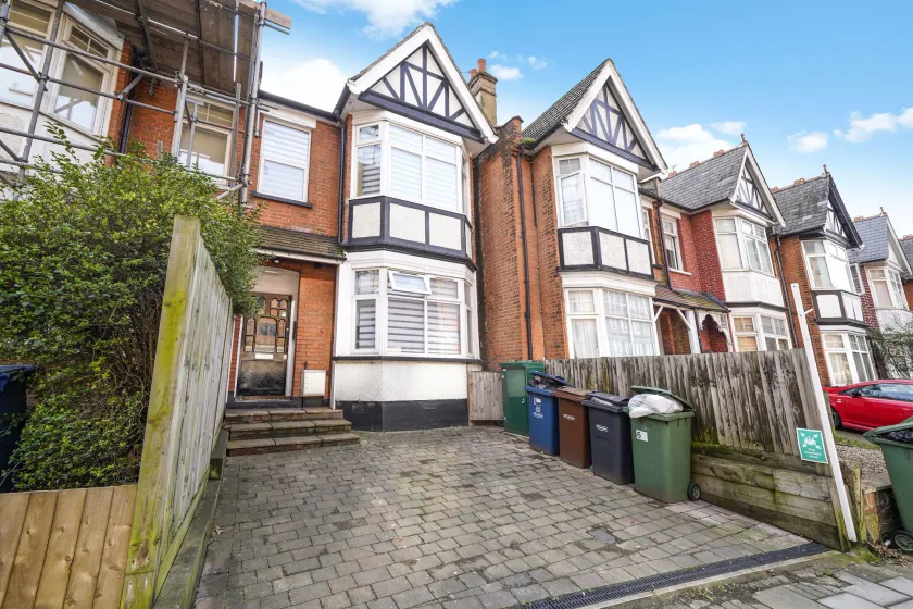 Central Harrow Studios 3mins to station! - Image 1