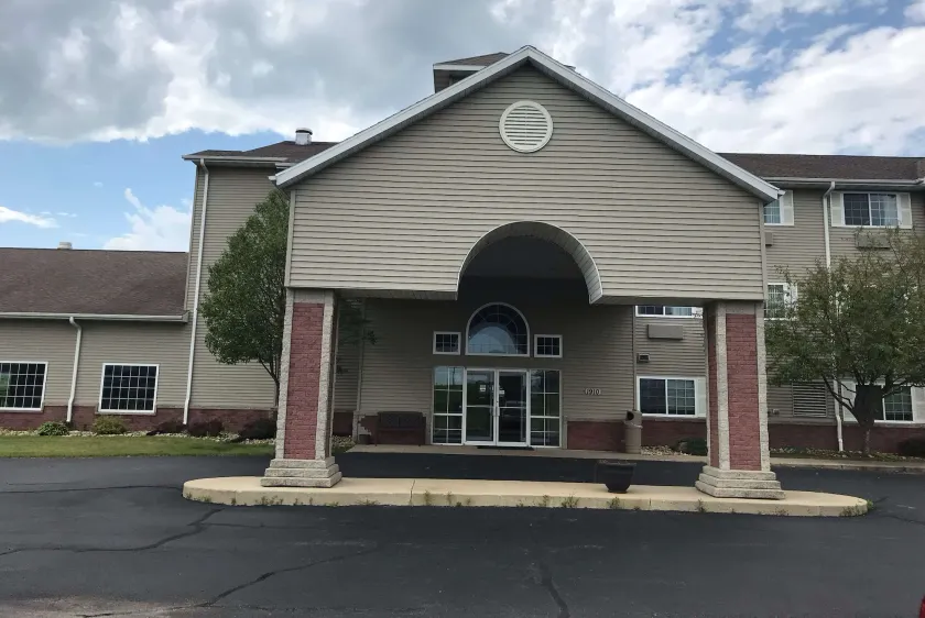 AmericInn by Wyndham Maquoketa - Image 1