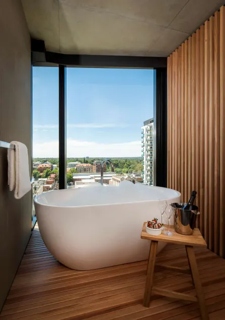 Vibe Hotel Adelaide - Image 1