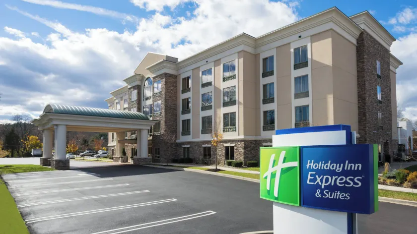 Holiday Inn Express and Suites Stroudsburg-Poconos by IHG - Image 1