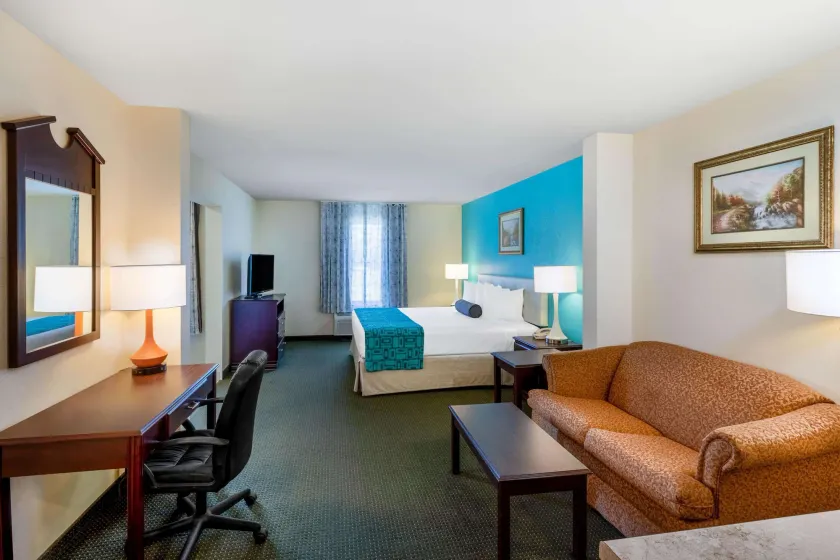 Howard Johnson by Wyndham Houma - Image 1