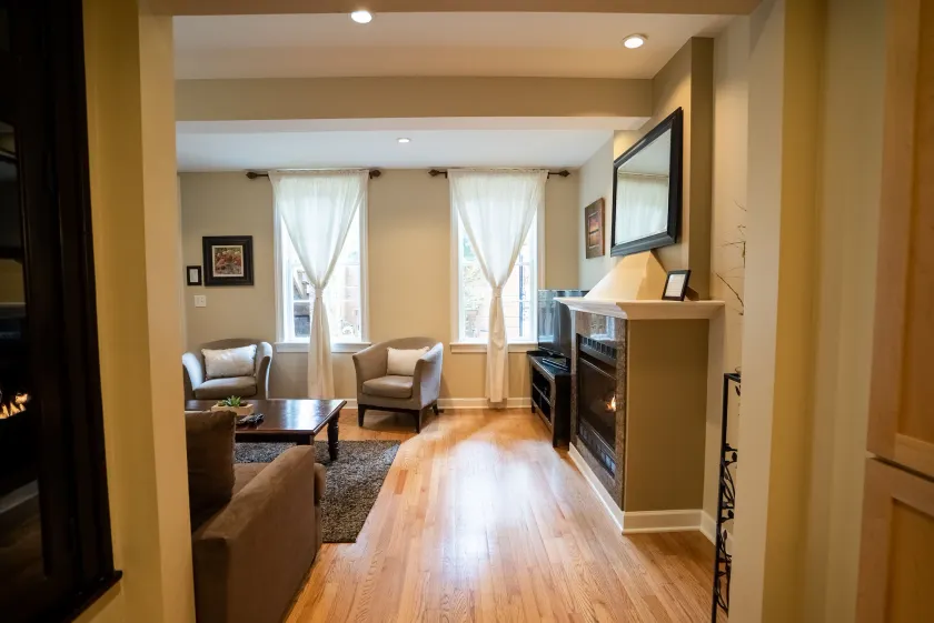Old Town Suites Operated by Roscoe Village Guesthouse - Image 1