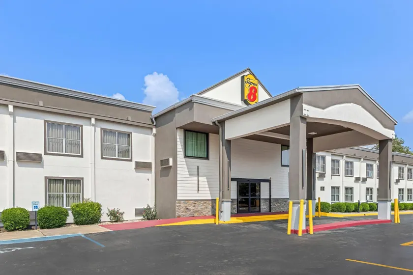 Super 8 by Wyndham Athens - Image 1