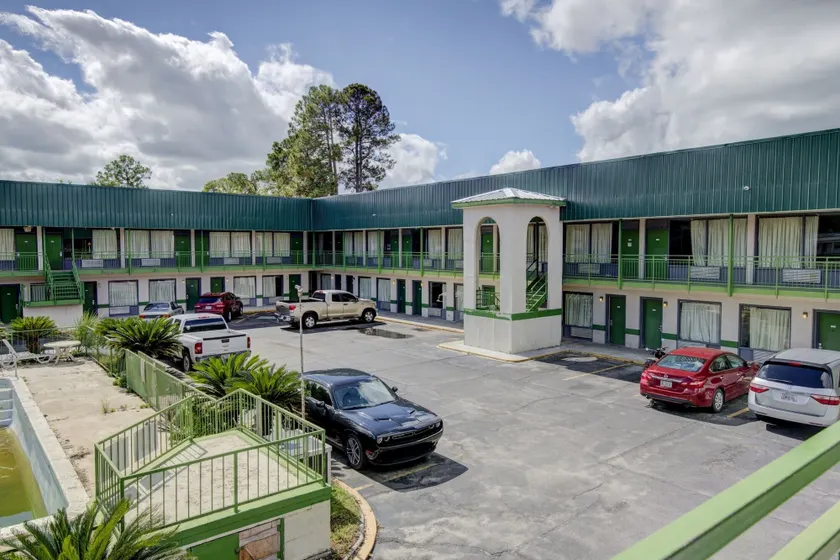 Rise Inn by OYO US 441 - Image 1