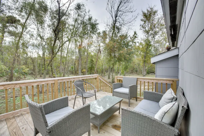 Deck, Yard & Outdoor Dining: Destrehan Getaway! - Image 1