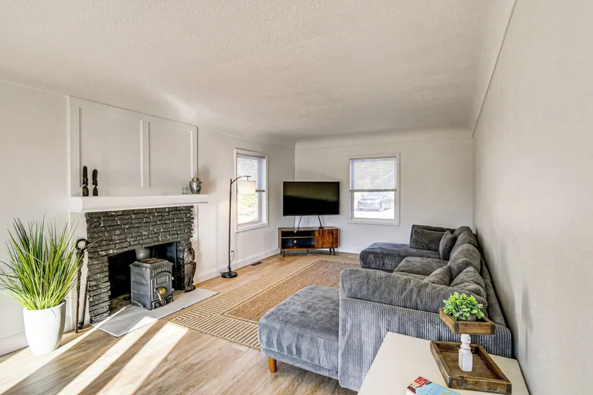 Home w/ Spacious Yard, 3 Mi to Dtwn Des Moines! - Image 1