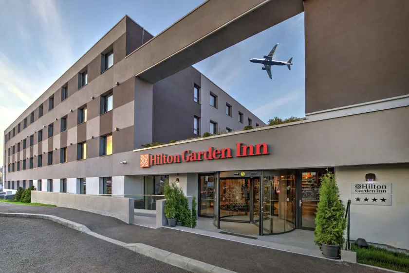 Hilton Garden Inn Bucharest Airport - Image 1