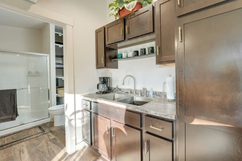 5 Mi to St Joseph River: Apartment w/ Fire Pit! - Interiör