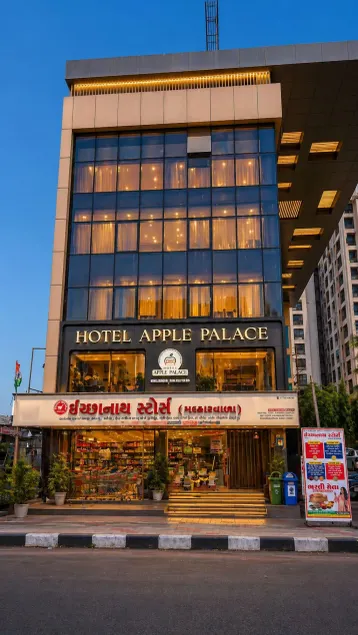 Hotel Apple Palace Surat - Image 1
