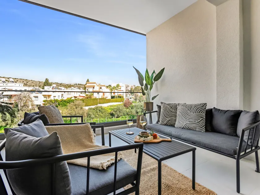 One-Bedroom Apartment with Balcony - Image 1