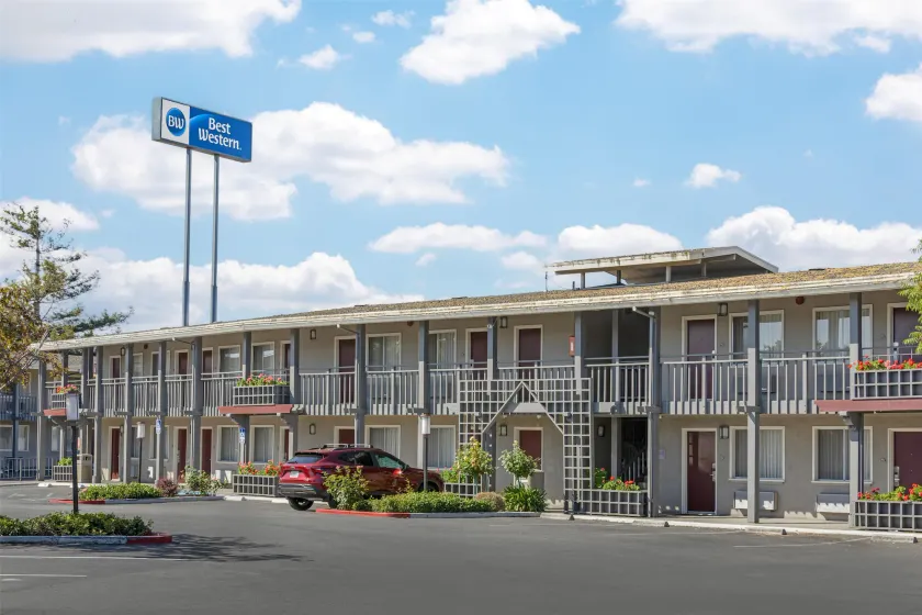 Best Western Petaluma Inn - Image 1