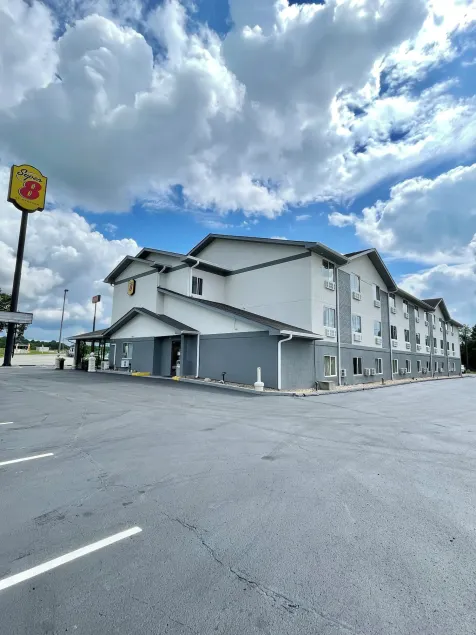 Super 8 by Wyndham Corbin KY - Image 1