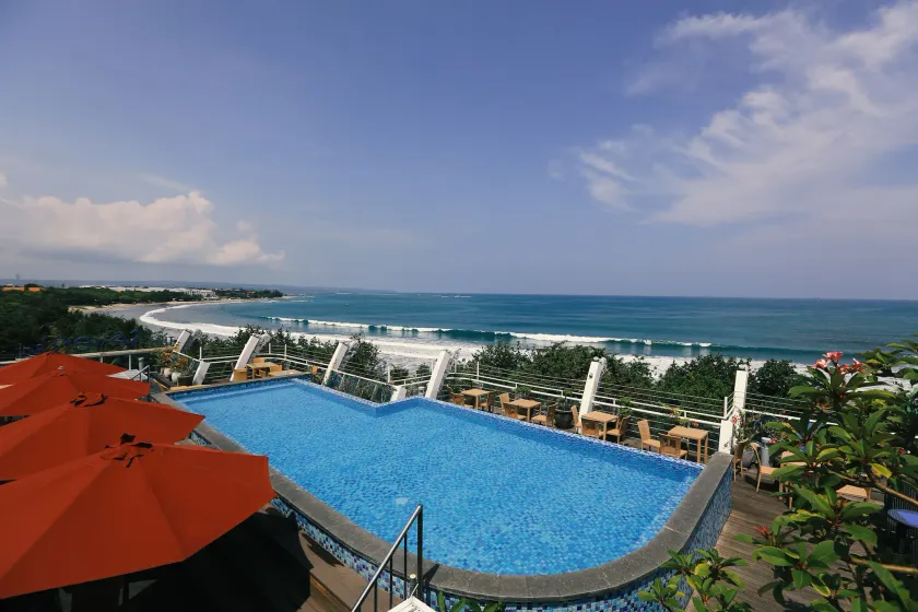 Kutabex Beachfront Hotel - Image 1