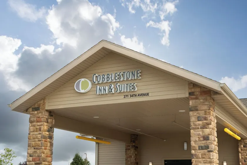 Cobblestone Hotel & Suites-Sheldon - Image 1