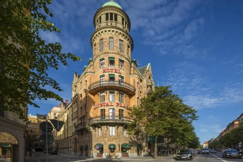 Crystal Plaza Hotel - Image 1