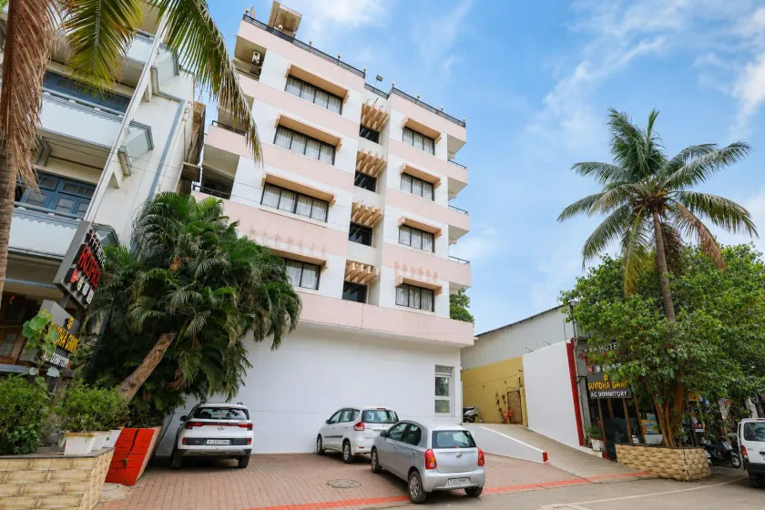 Hotel Hospice Near Surat Railway Station - Image 1