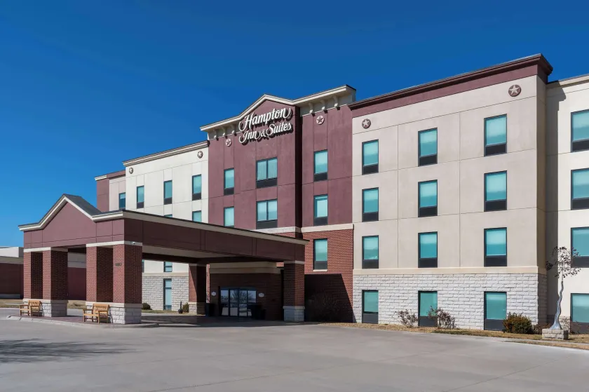 Hampton Inn & Suites by Hilton Dodge City  - Image 1
