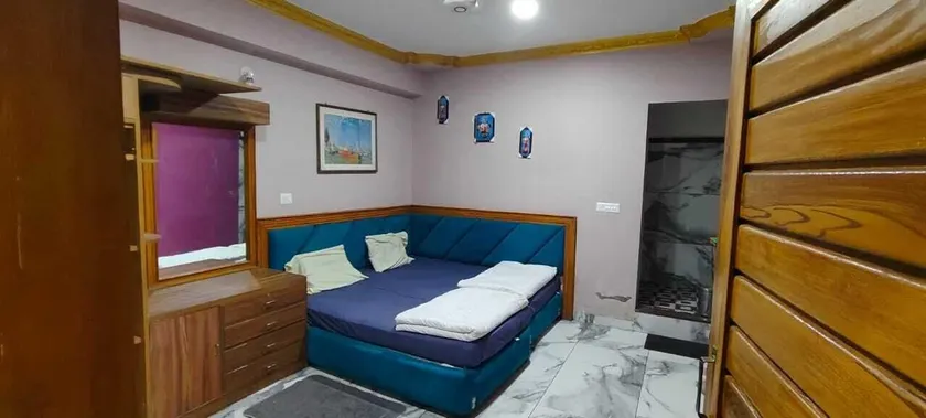 Hotel Karishma Palace Badnawar - Image 1