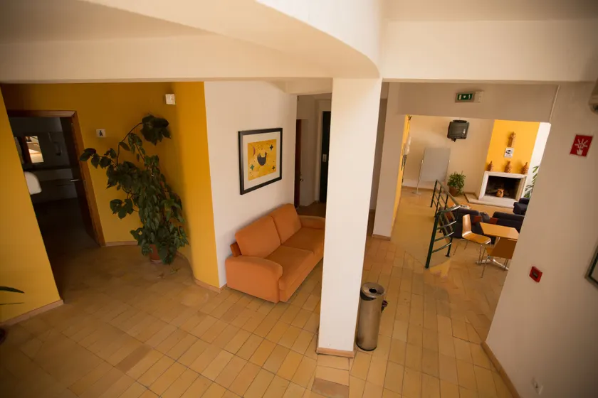 HI Alcoutim – Pousada de Juventude - Sitzecke in der Lobby