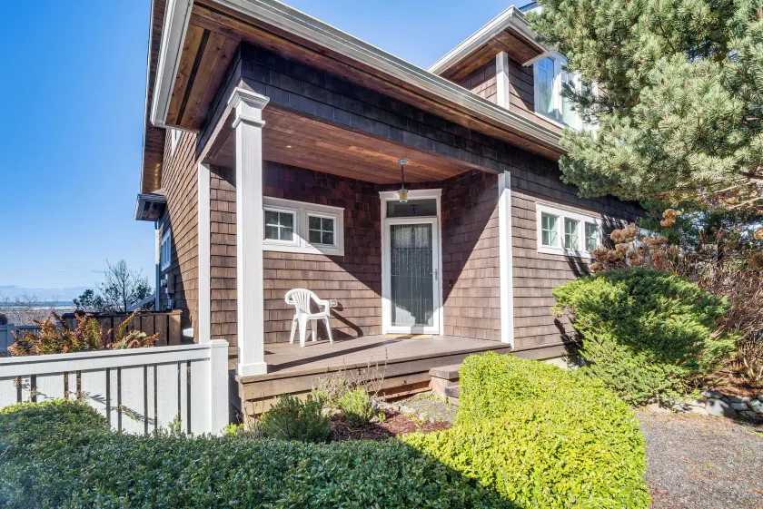 Oceanfront Moclips Escape w/ Deck & Beach Access! - Image 1