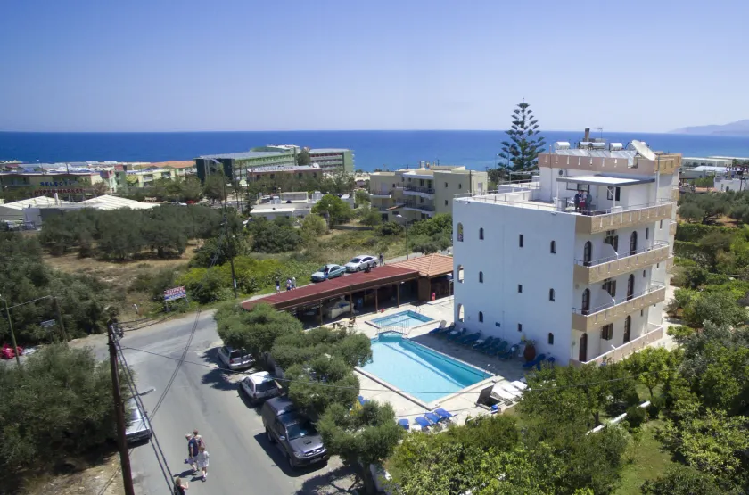 Krits Hotel - Image 1