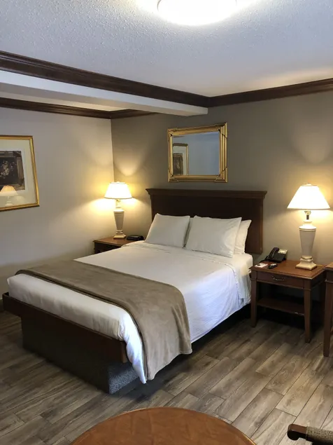 Talbot Trail Inn & Suites - Image 1