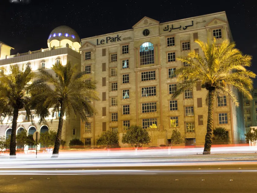 Le Park Hotel - Image 1
