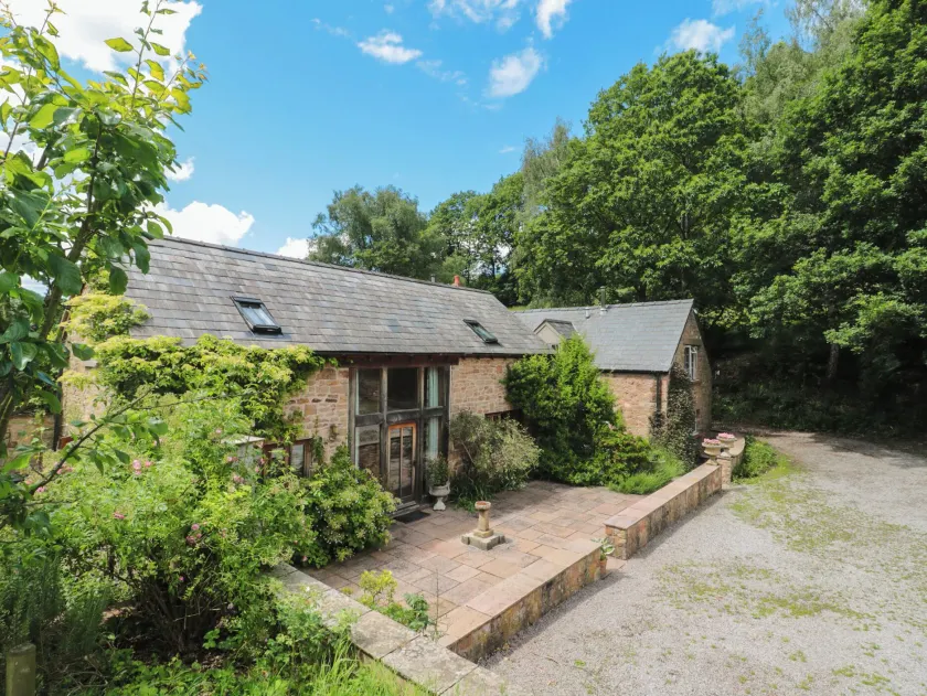 The Lodge Farm Barn - Image 1
