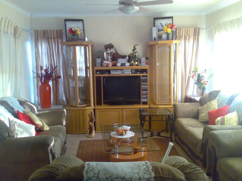 Fourie Street Guesthouse - Image 1