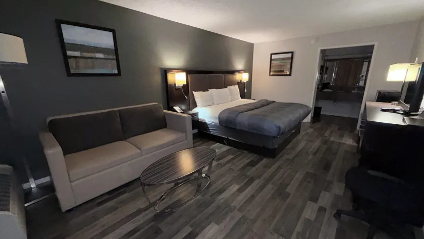Wilkes-Barre Inn & Suites - Image 1