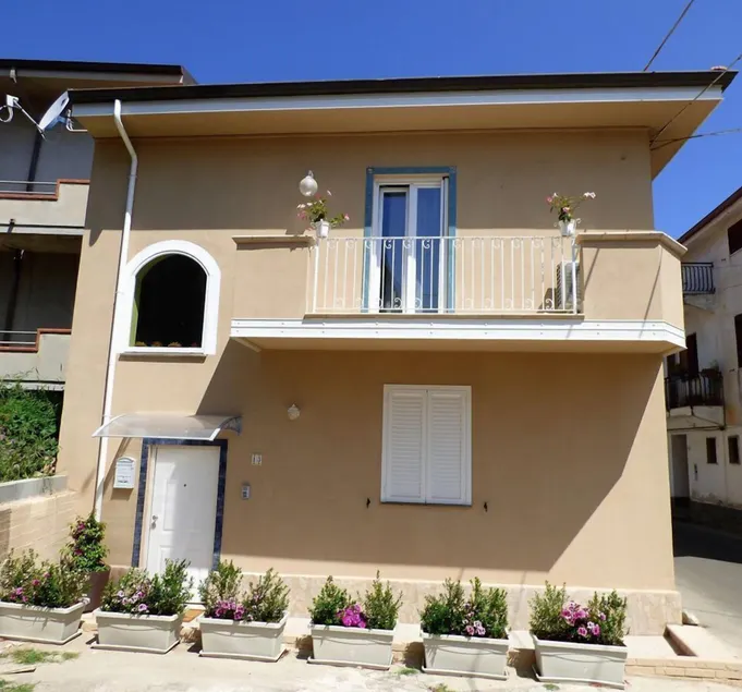 Aramoni B&B - Image 1