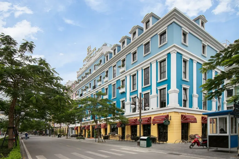 Green Suites Hotel - Image 1