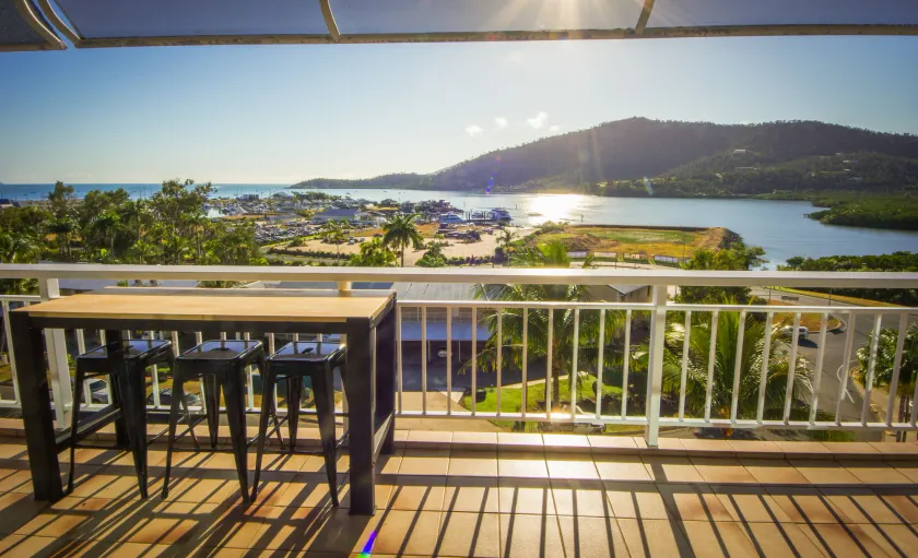 Coral Sea Vista Apartments - Image 1