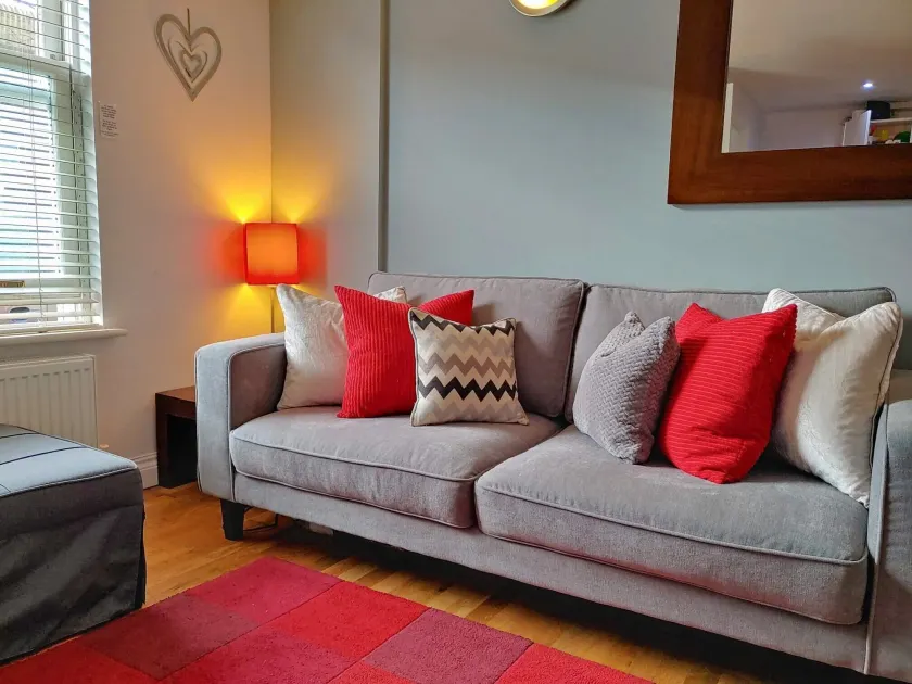 The Bath House Apartment - Free 1st breakfast - FREE parking - Image 1