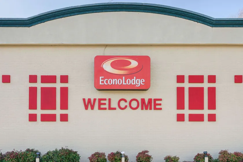 Econo Lodge Martinsville - Image 1