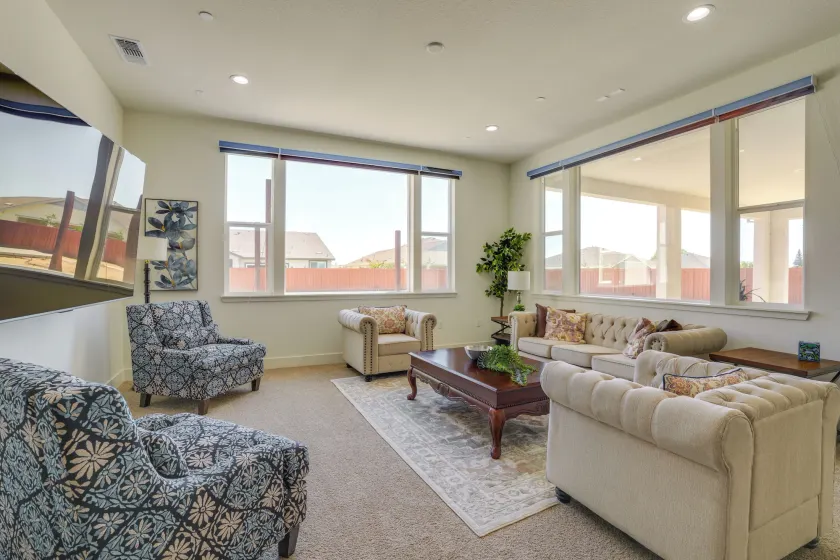 Private Yard & Patio! Modern Manteca Gem - Image 1