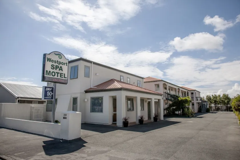 Westport Spa Motel - Image 1