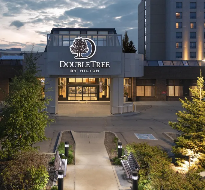 DoubleTree by Hilton Hotel West Edmonton - Image 1