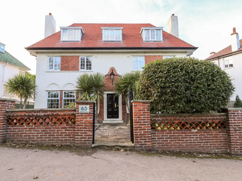 Yardley Manor - Image 1