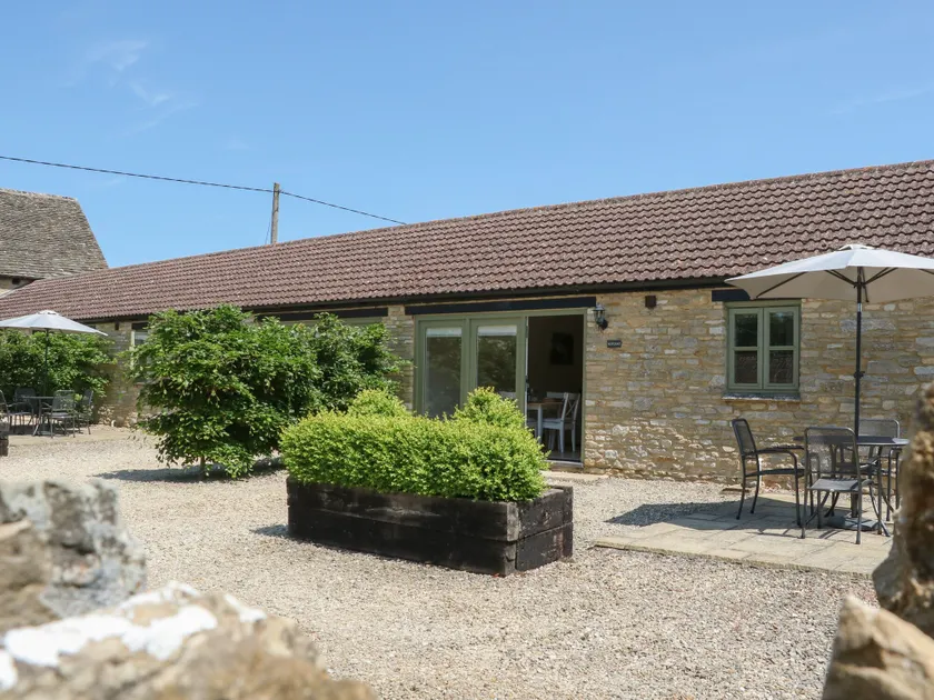 Granero Nutchat, Burford - Image 1