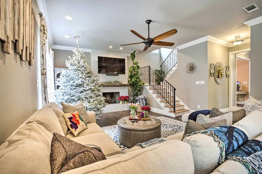 Luxe Home w/ Yard Near Lake Pontchartrain! - Coin séjour