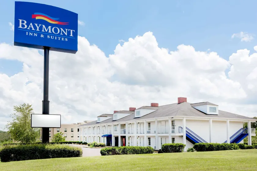 Baymont by Wyndham Grenada - Image 1
