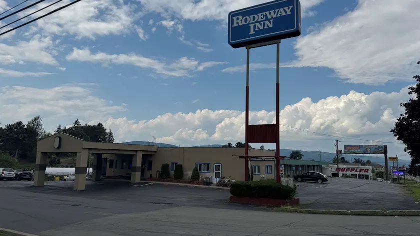 Rodeway Inn Dunmore - Image 1