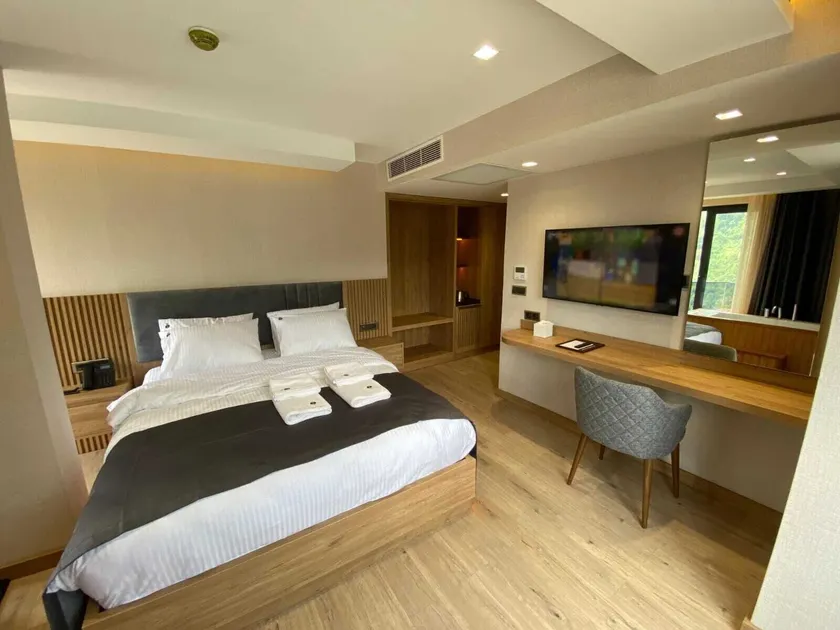 Ladur Resort Hotel - Image 1