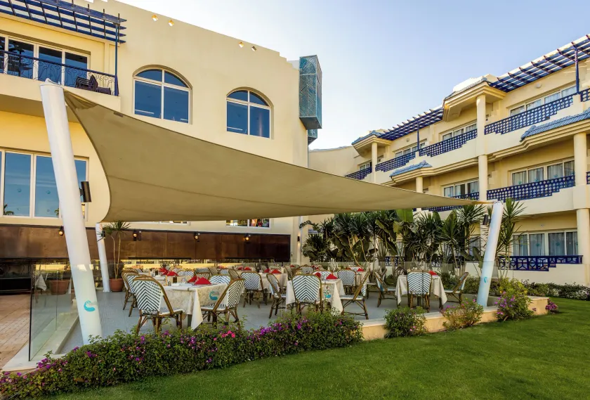 Grand Oasis Resort - Image 1